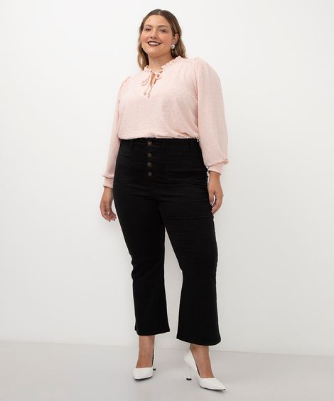 calça de sarja cropped flare plus size preto