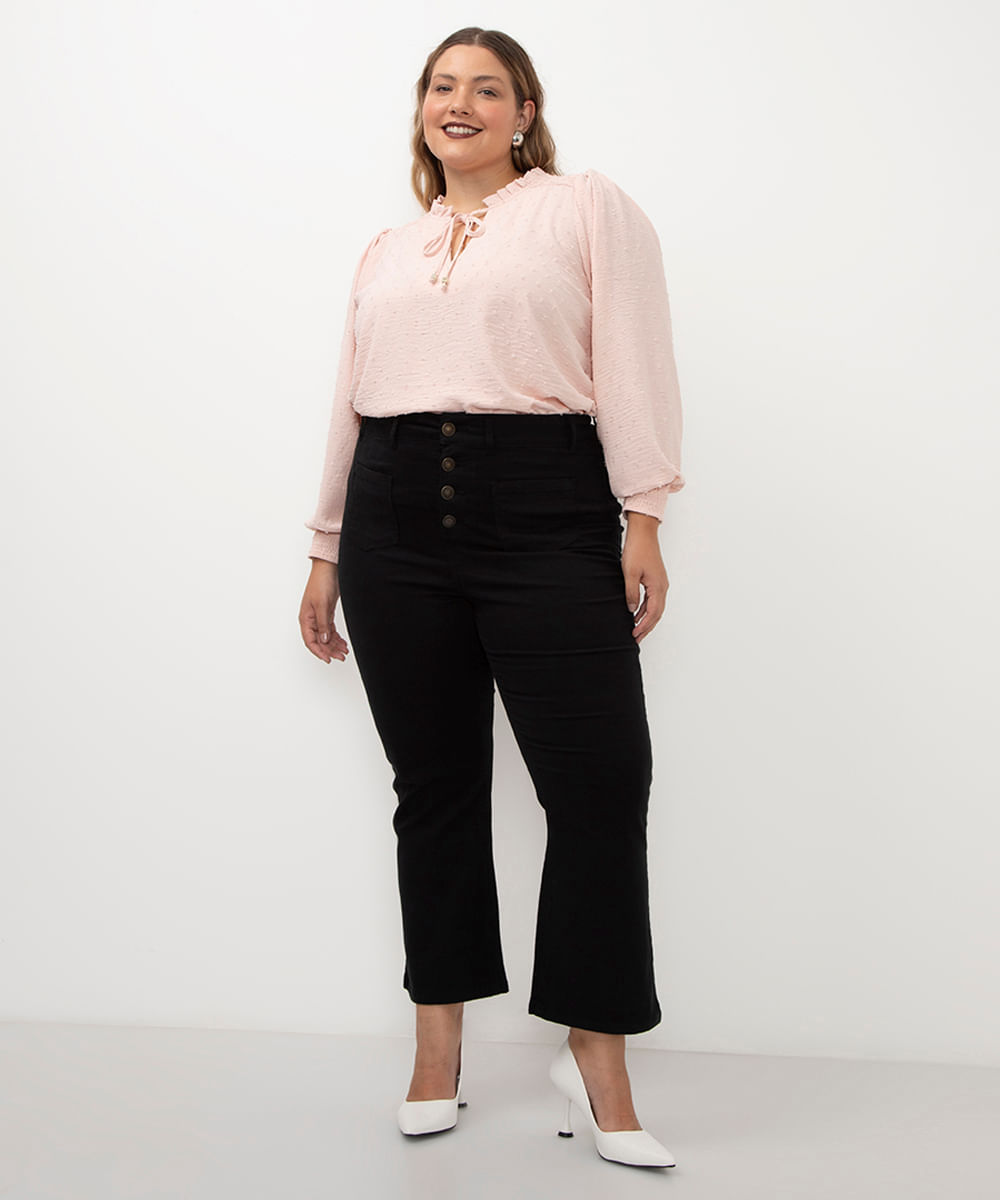 calça de sarja cropped flare plus size preto