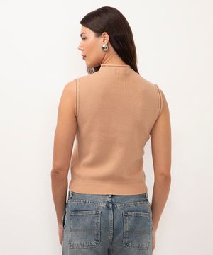 colete de tricot gola alta bege