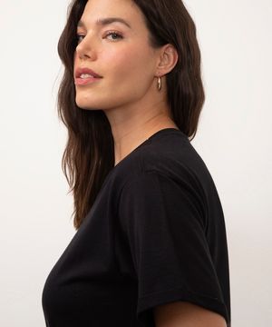 camiseta de moletinho básica preto