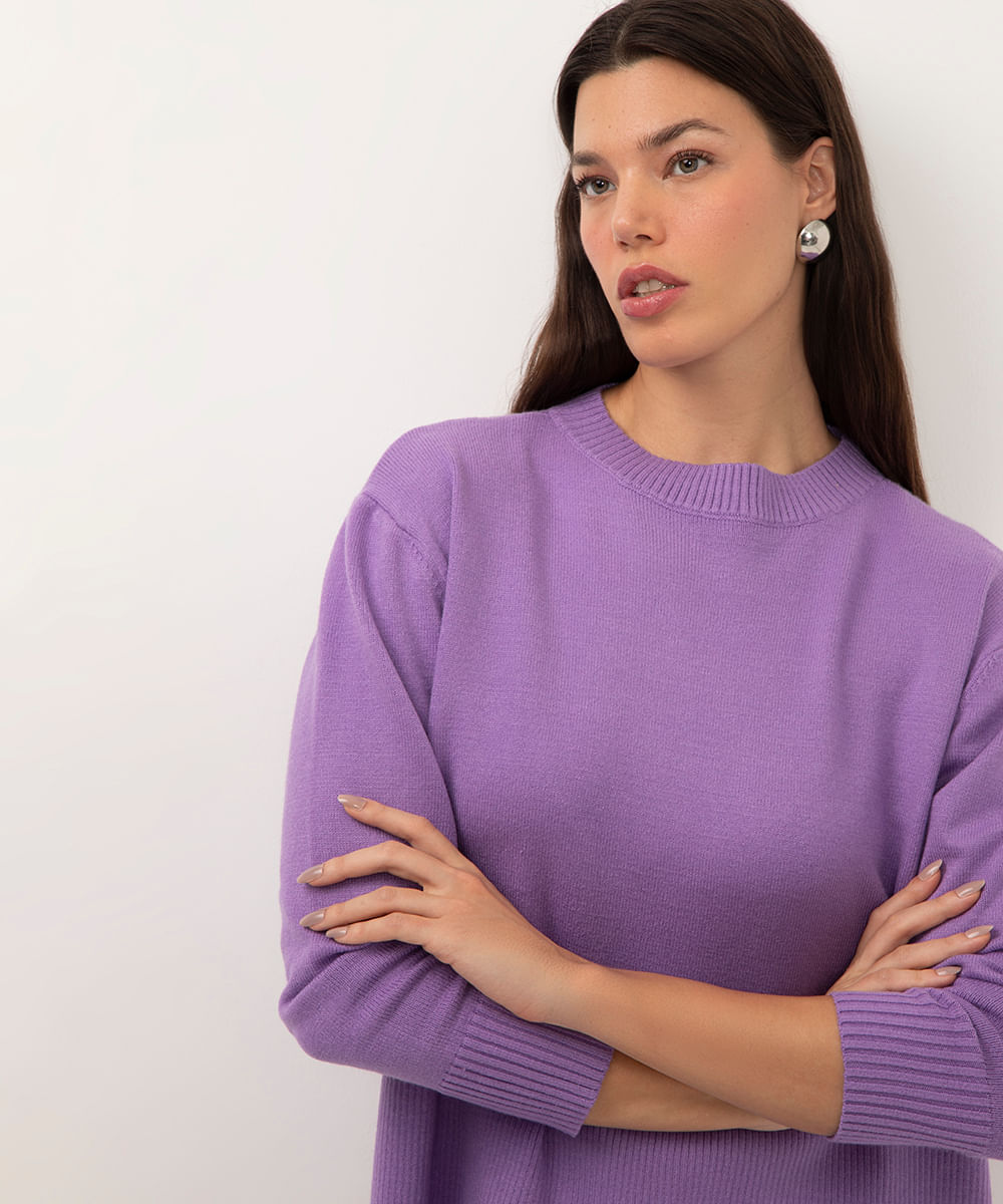 suéter de tricot com fendas lilás