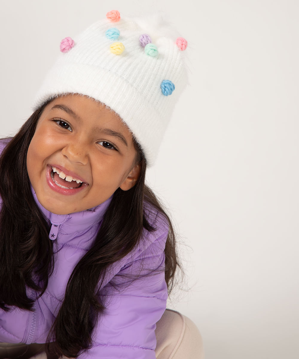 gorro infantil de tricô com pompom branco