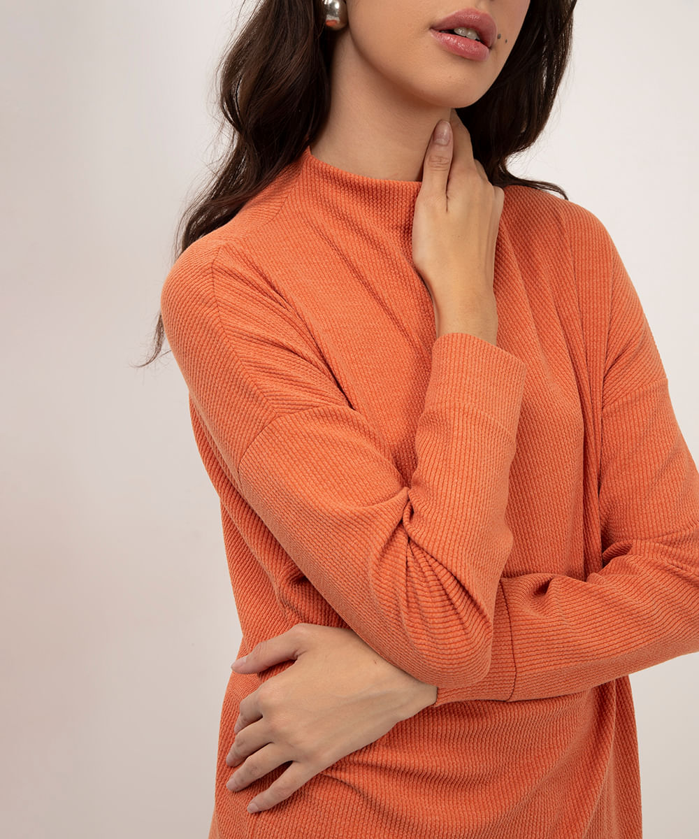 blusa texturizada gola alta laranja