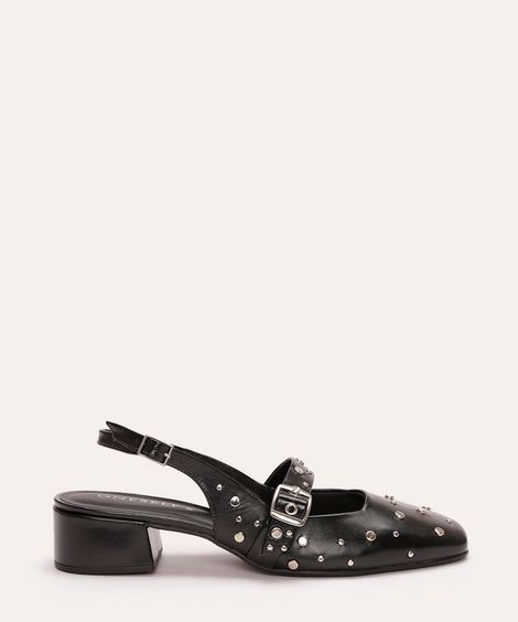 scarpin salto baixo com tachas e fivelas preto