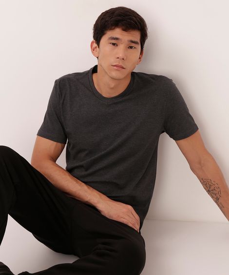 camiseta de algodão manga curta gola V slim cinza