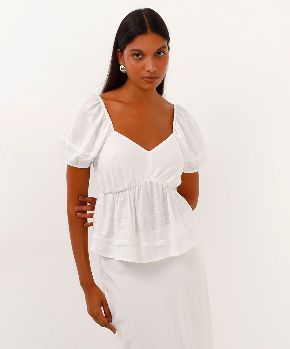 blusa de viscose manga bufante e renda off white