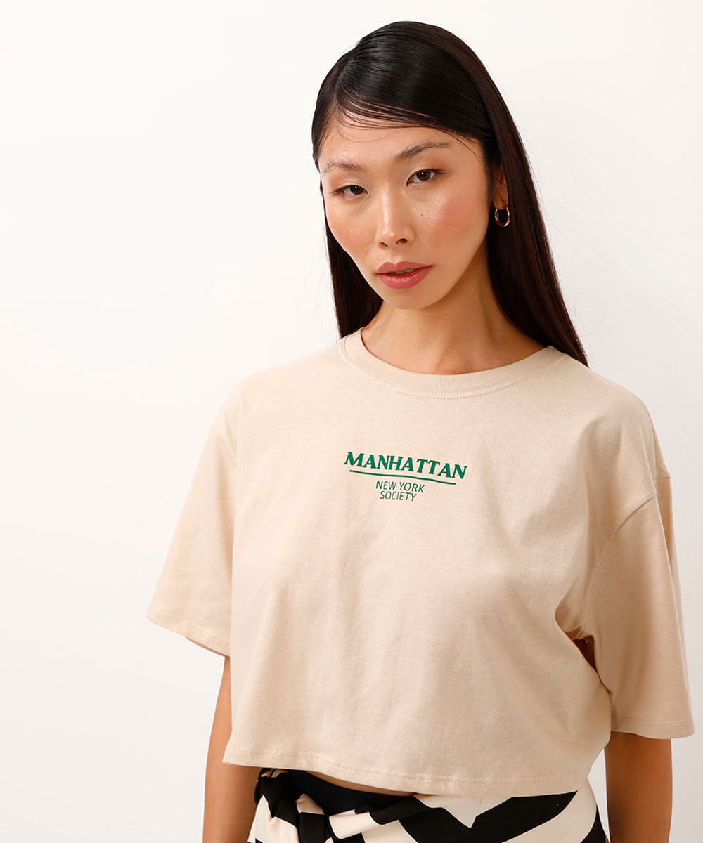 camiseta de algodão cropped manhattan bege