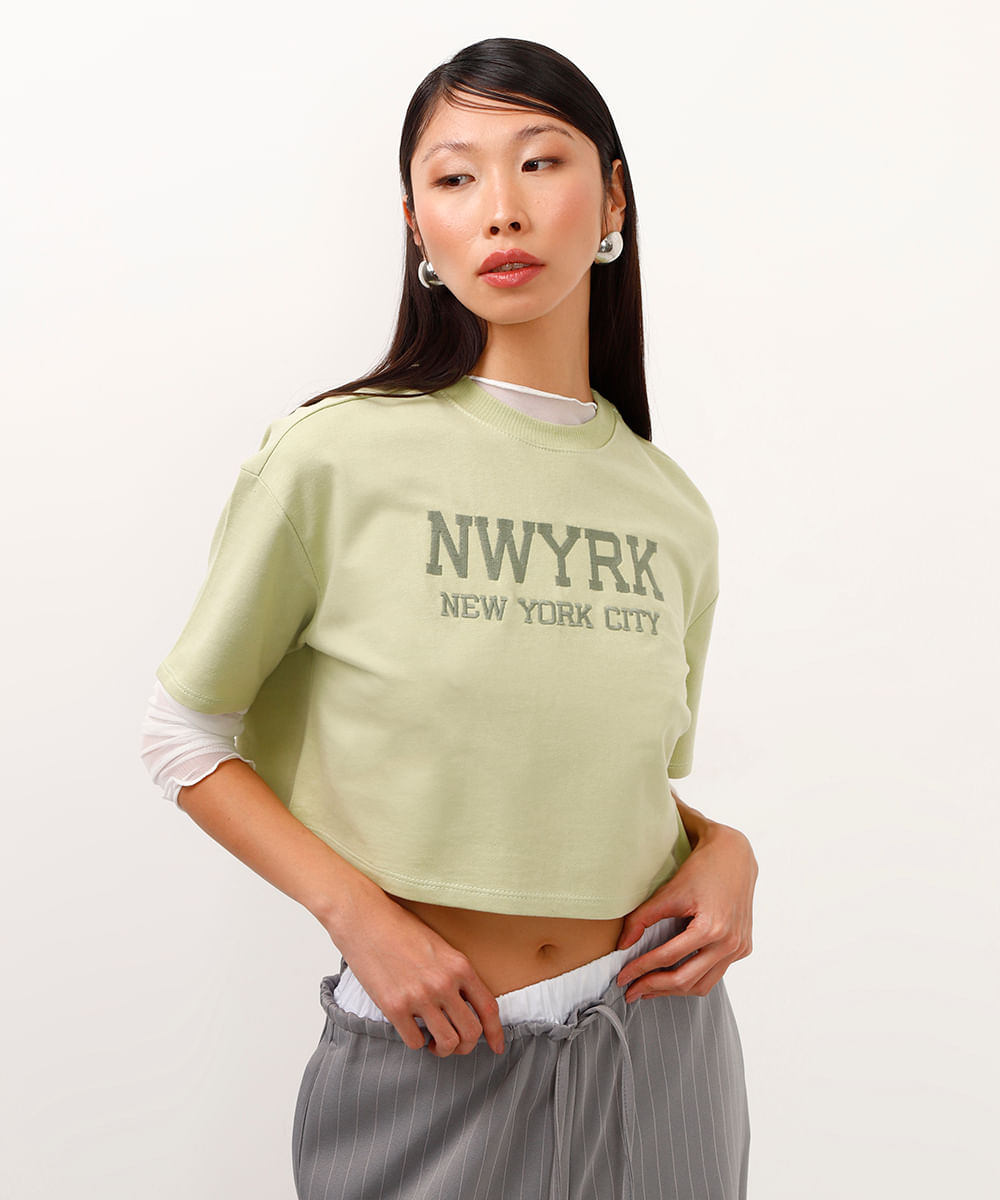 camiseta de moletinho cropped new york city verde