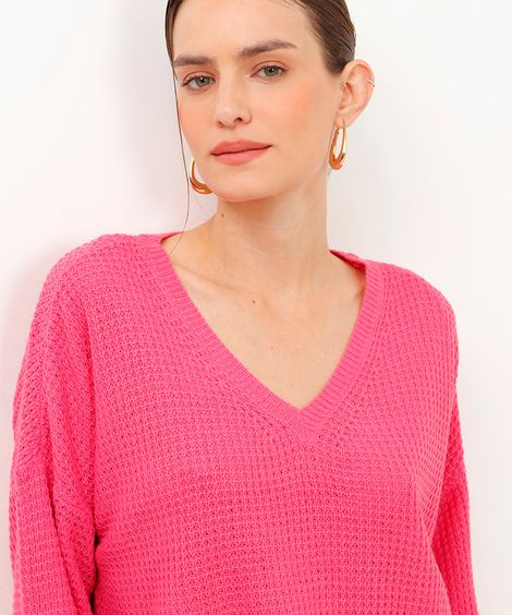 suéter de tricot decote v rosa