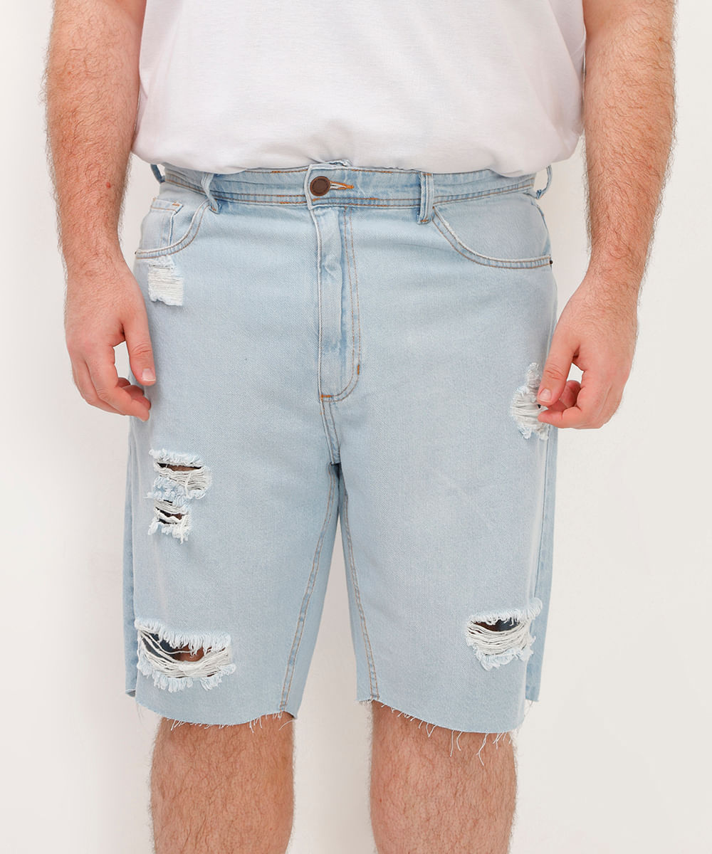 bermuda jeans slim destroyed com bolsos azul claro