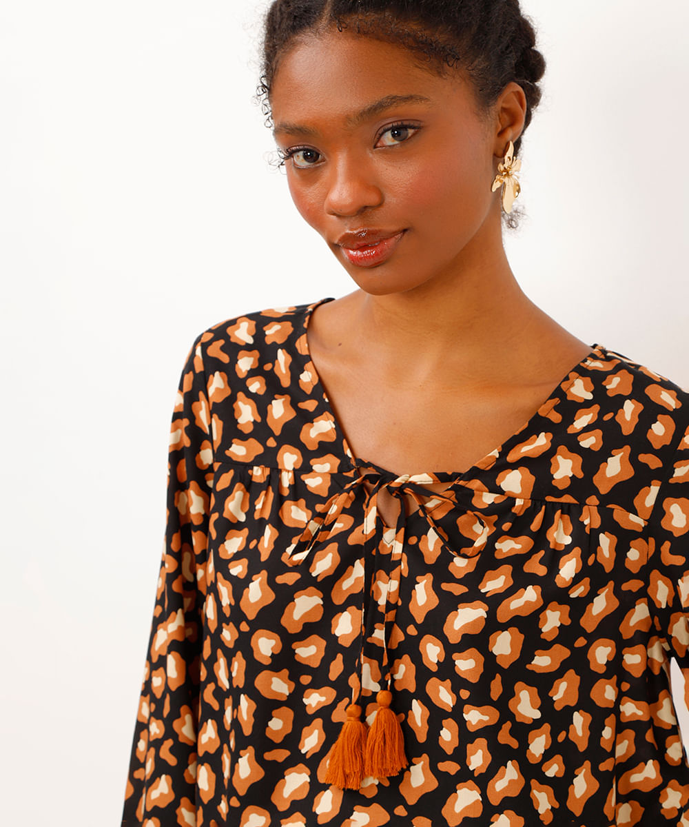 blusa bata de viscose manga longa animal print preto