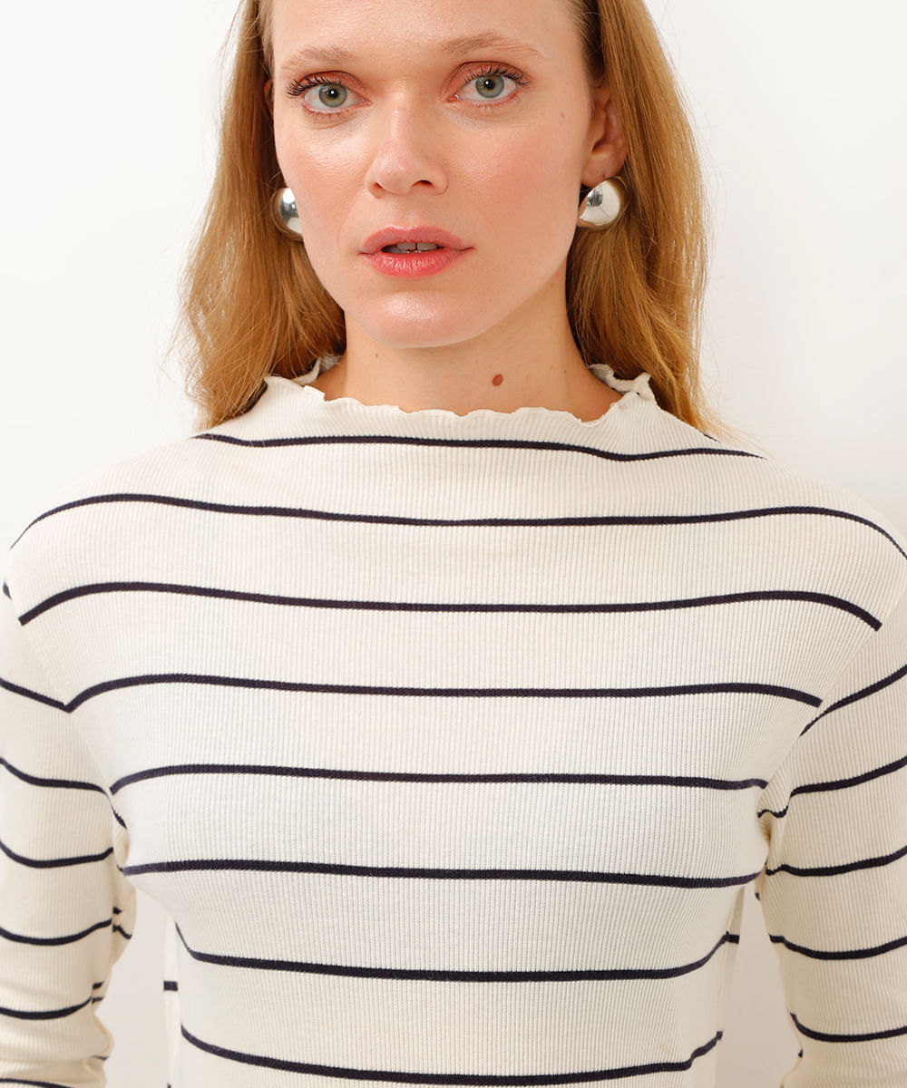 blusa de tricot gola alta listrada off white