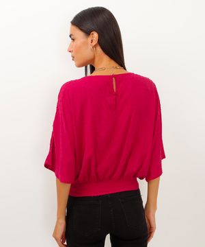 blusa bata de viscose cropped com textura em poá rosa