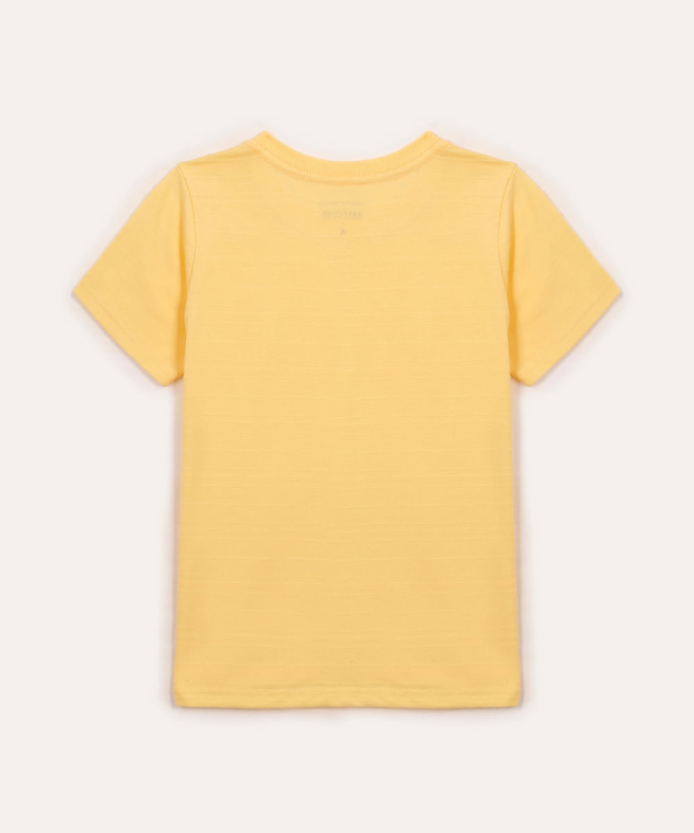 camiseta infantil texturizada com bolso amarelo