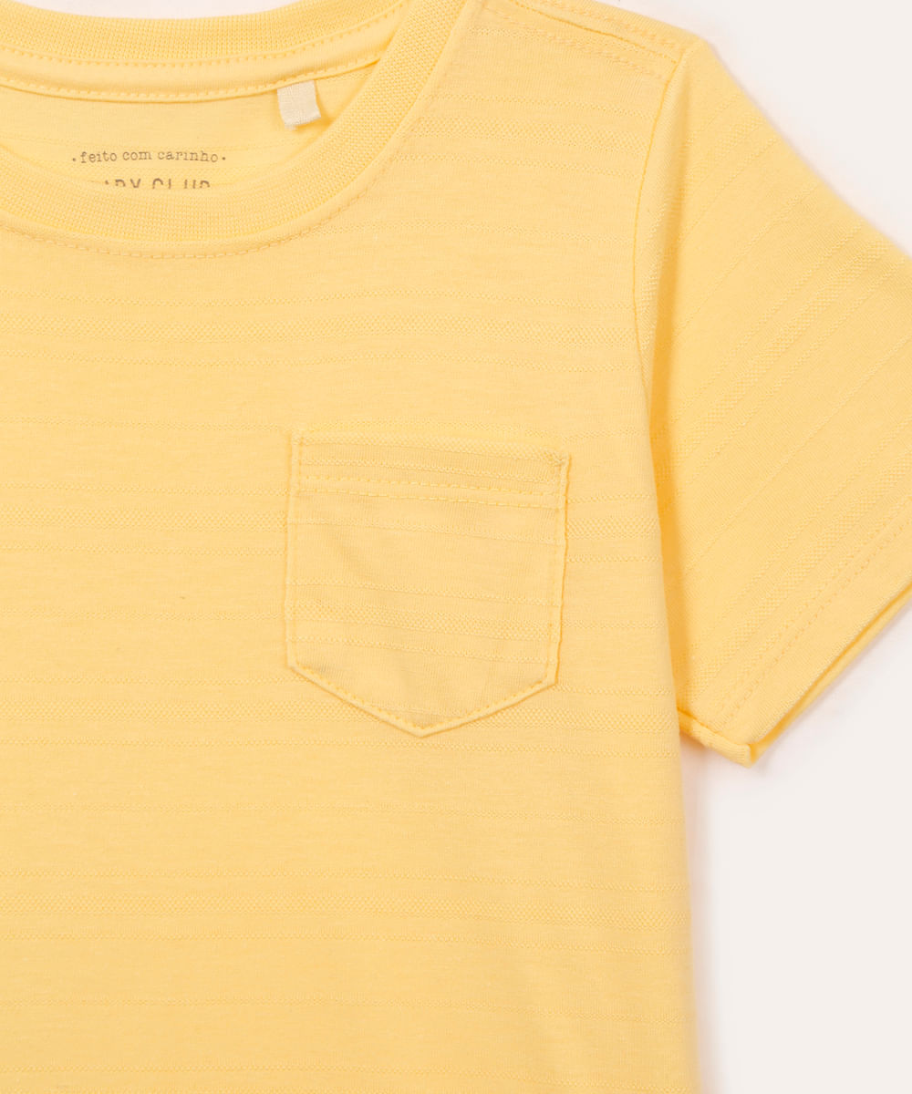 camiseta infantil texturizada com bolso amarelo