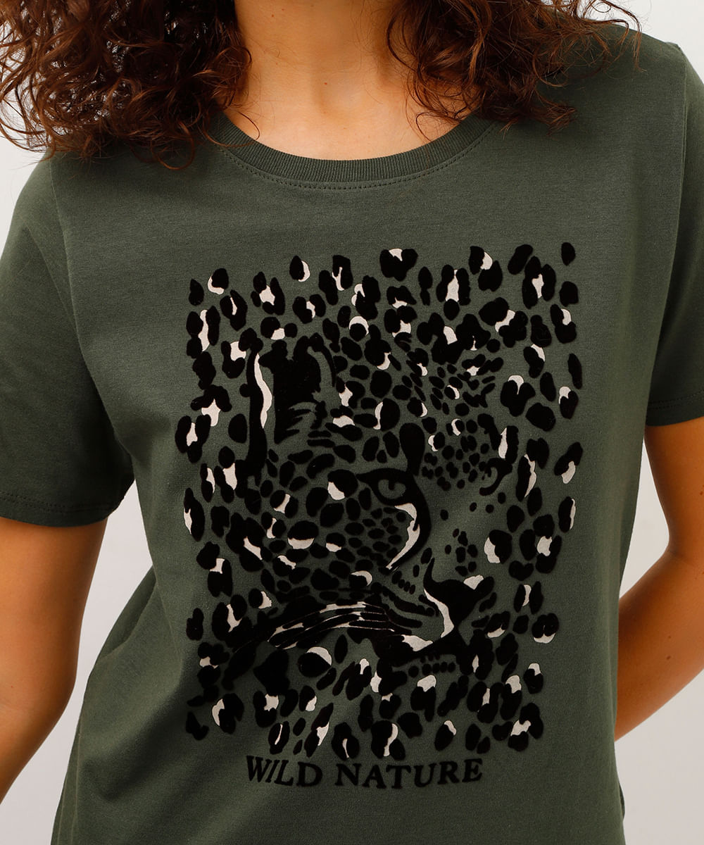 camiseta de algodão manga curta animal print verde militar