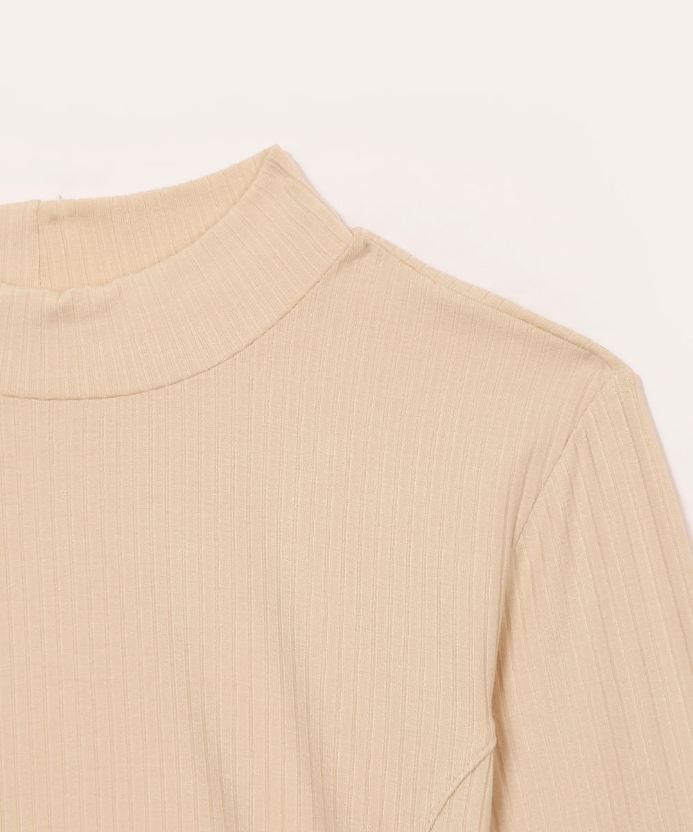 cropped de viscose juvenil canelado com recorte manga longa bege