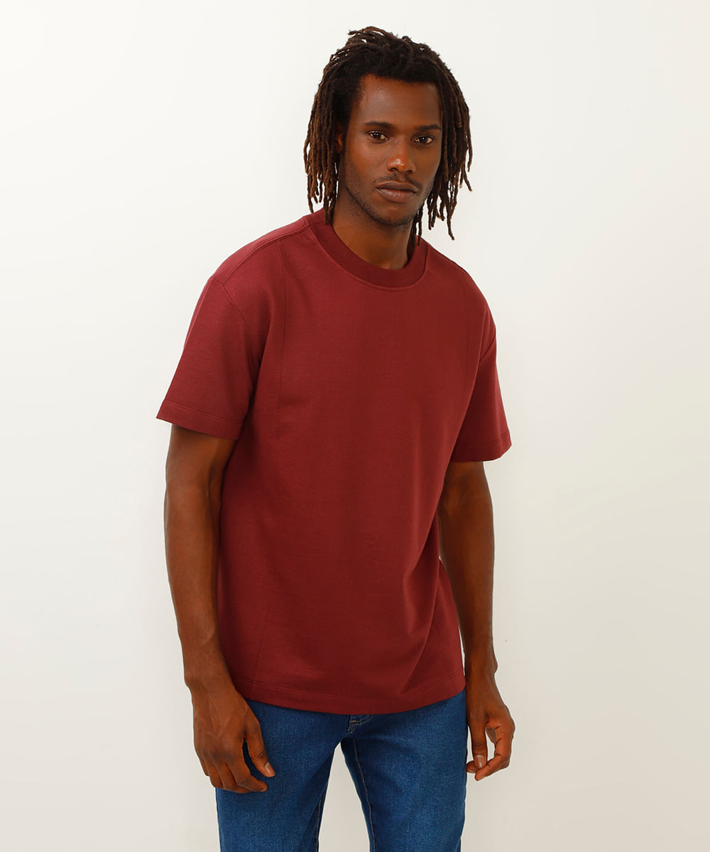 camiseta de moletinho com recorte vinho