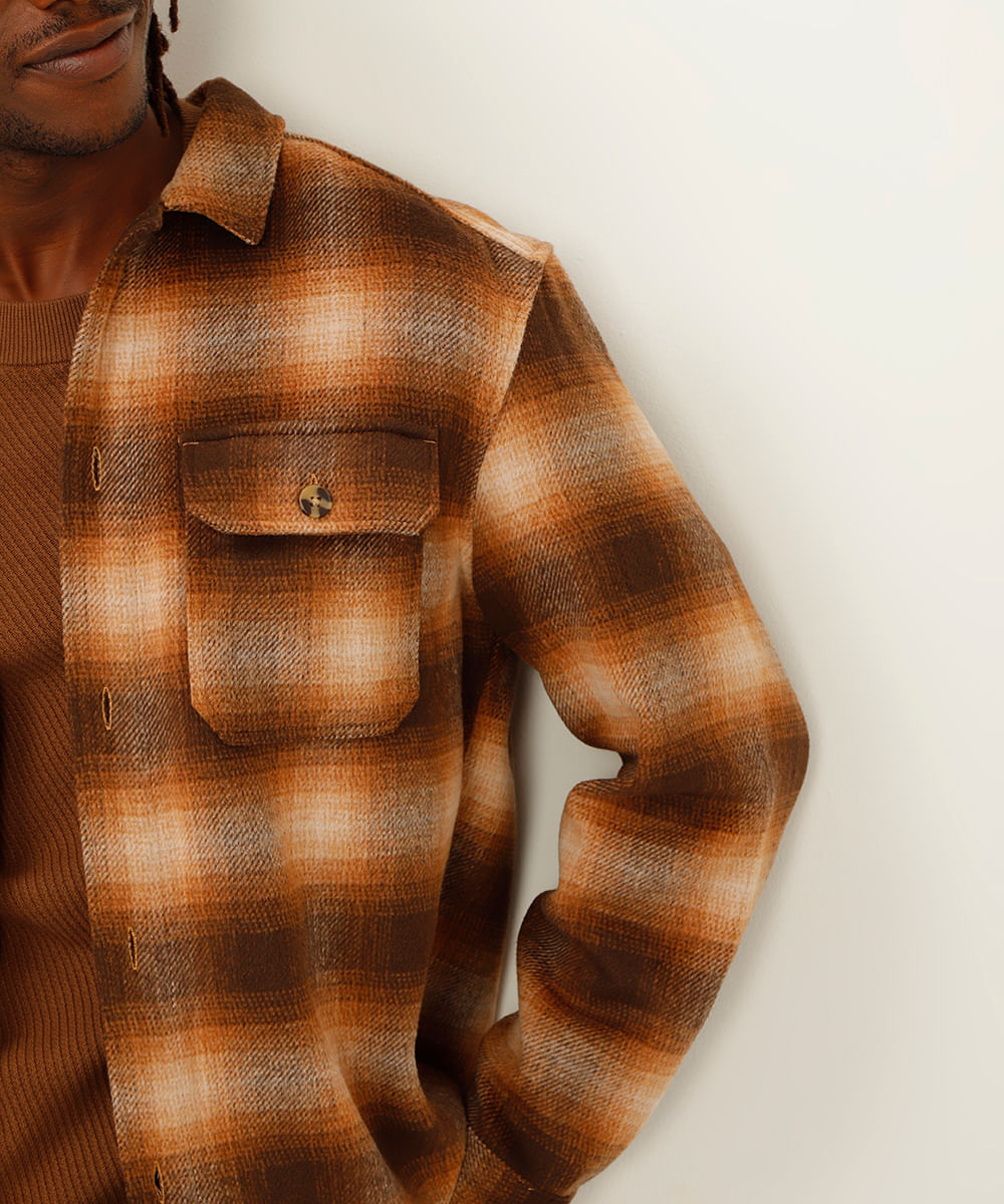 camisa de flanela encorpada xadrez marrom