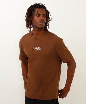 camiseta de moletinho relaxed fit vitrola marrom