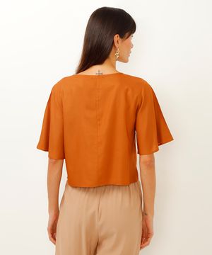 camiseta básica de viscose manga curta marrom