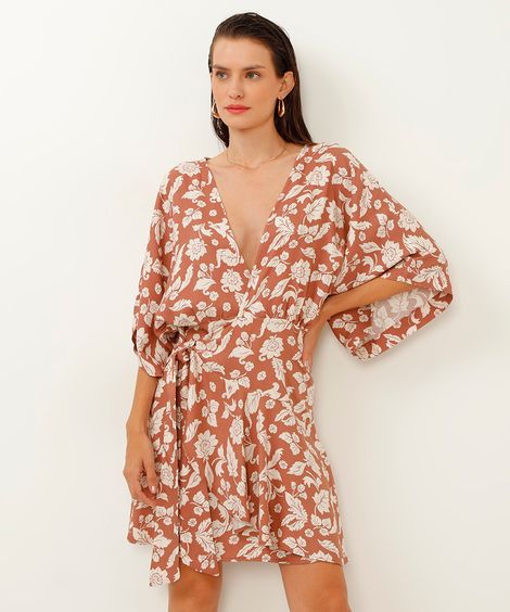 vestido curto de viscose com transpasse manga curta marrom