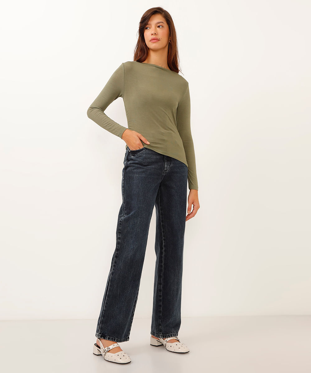 blusa de viscose assimétrica com franzido na lateral verde militar