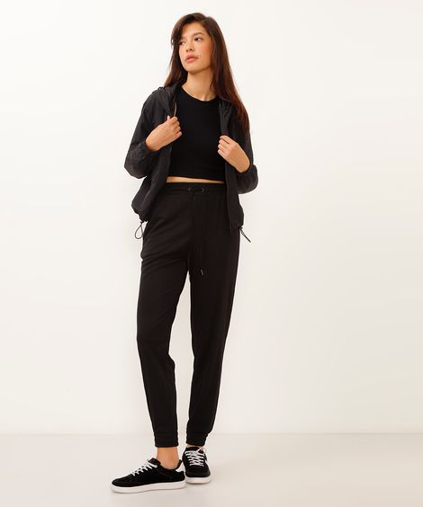 calça jogger com bolsos preta