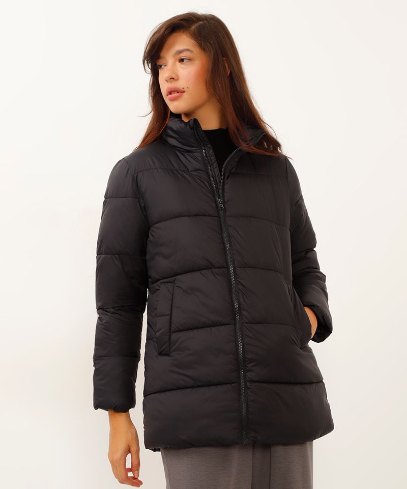 jaqueta puffer alongada com bolso preta