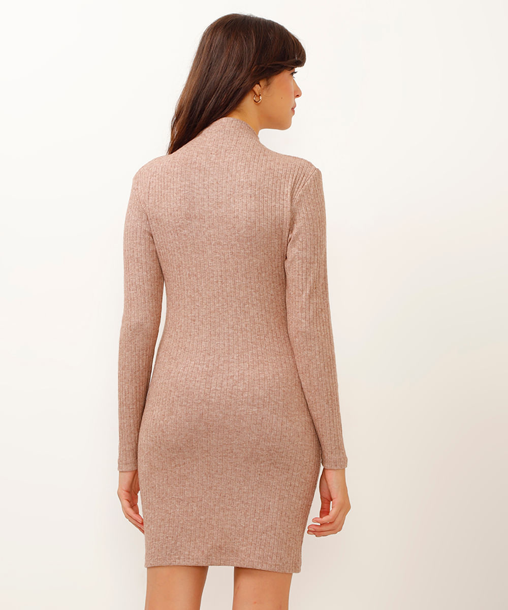 vestido de tricot curto gola alta bege