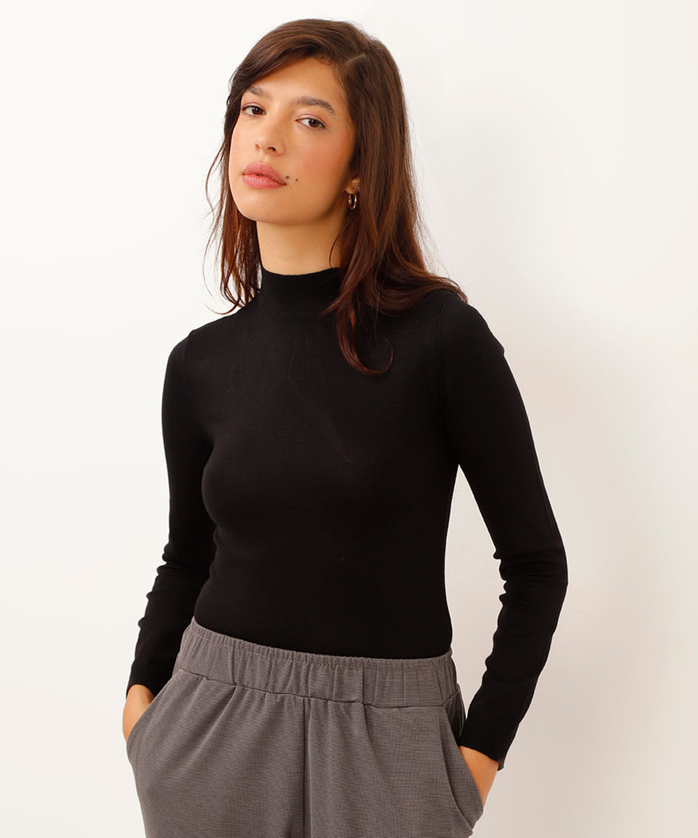 blusa de tricot gola alta canelada preta