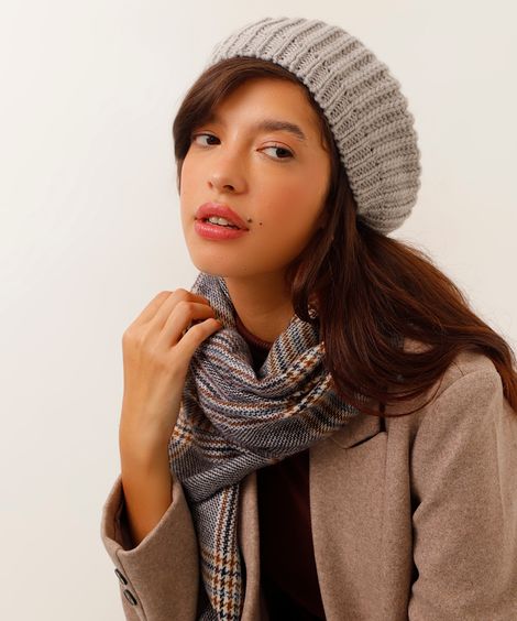 boina de tricot cinza