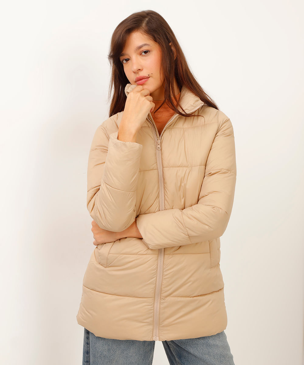 jaqueta puffer alongada com bolso bege