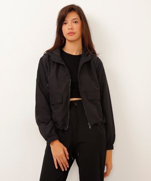 jaqueta corta vento com bolsos preta