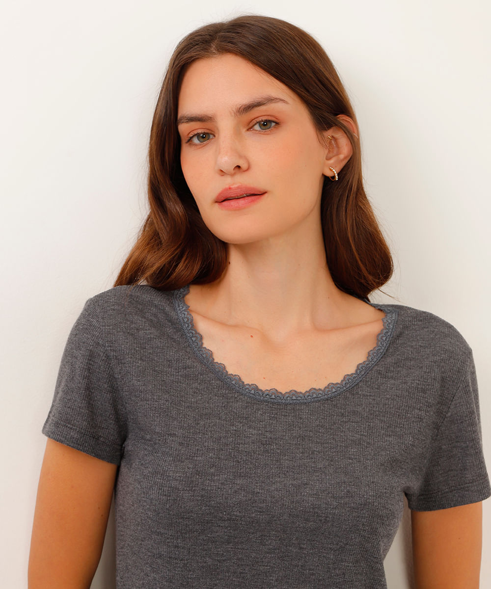 camiseta de pijama manga curta canelado com renda cinza