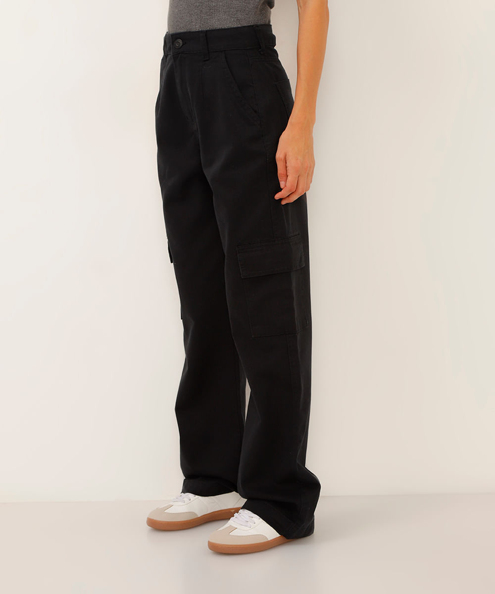 calça wide leg cargo de sarja cintura alta preta