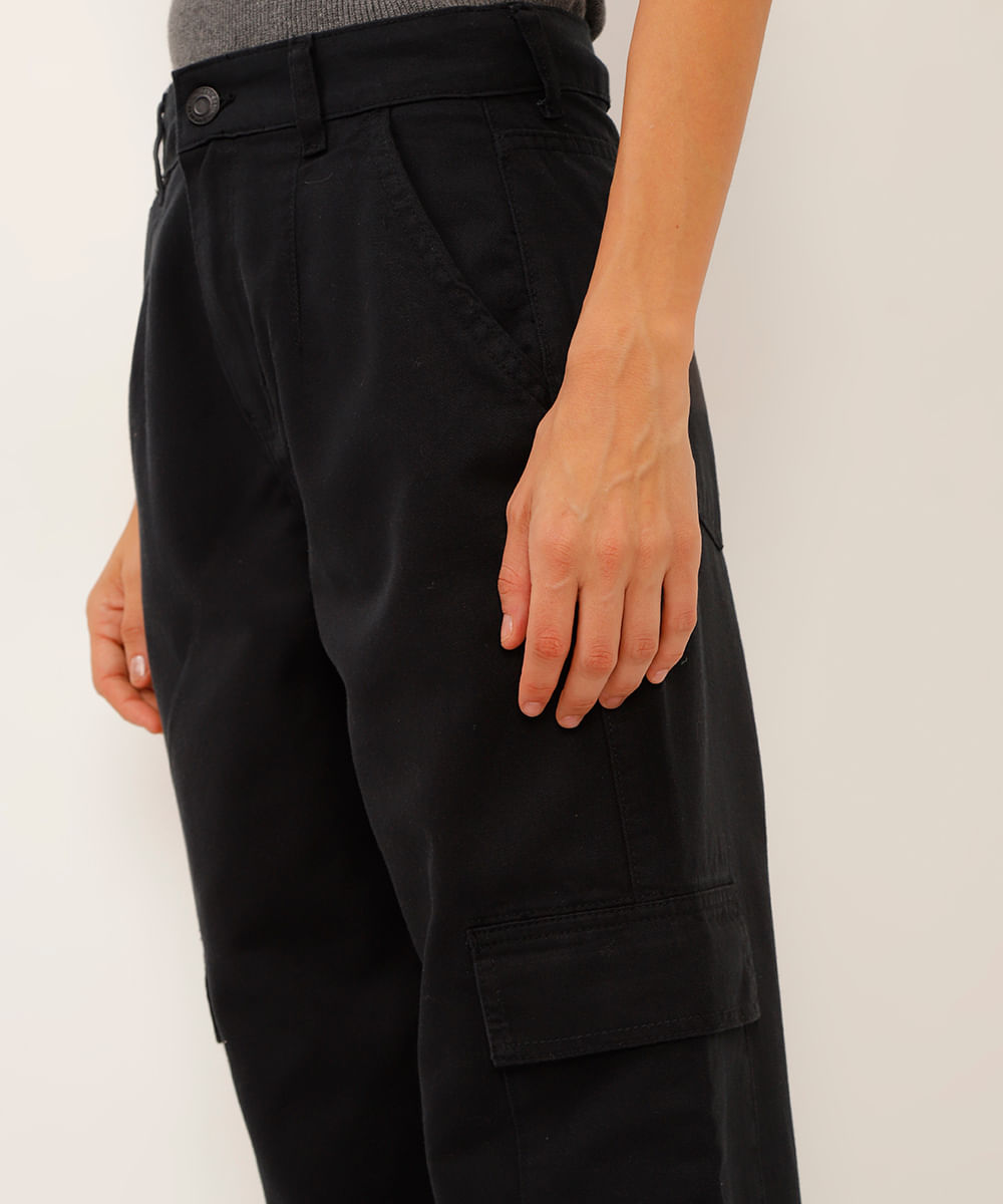 calça wide leg cargo de sarja cintura alta preta
