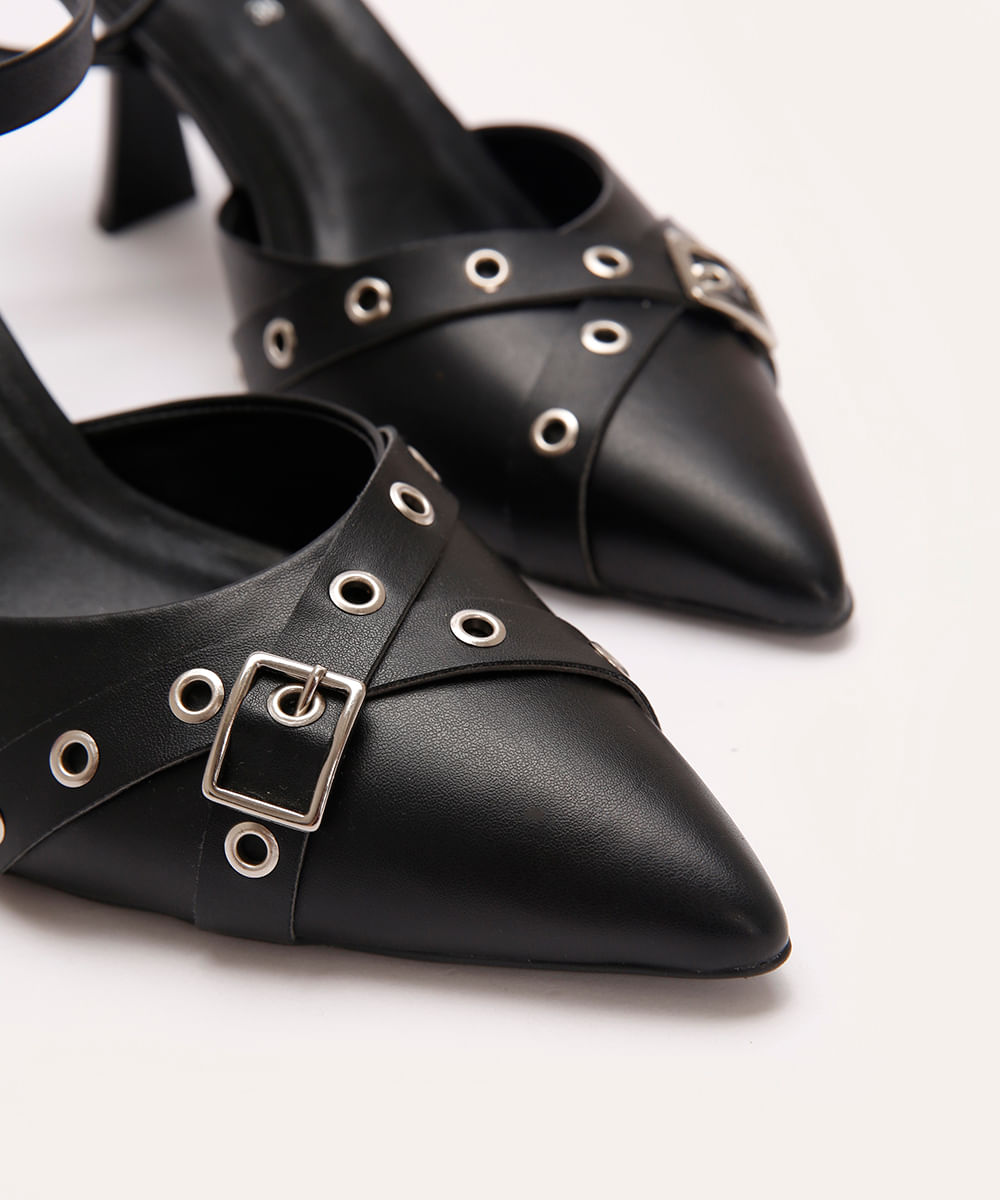 scarpin bico fino com fivela oneself preto