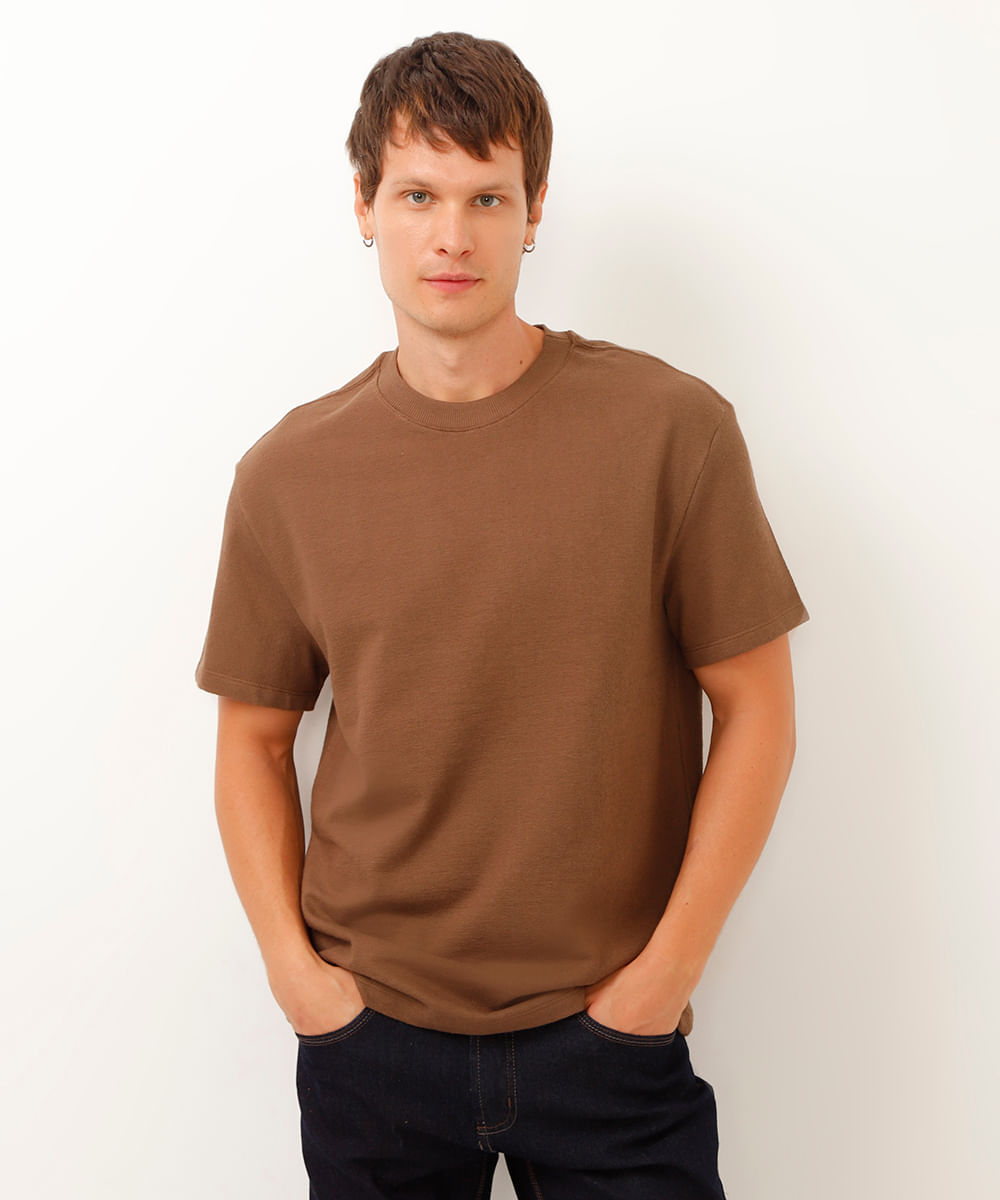 camiseta de moletinho texturizada marrom