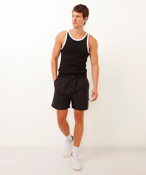 short texturizado com bolsos preto