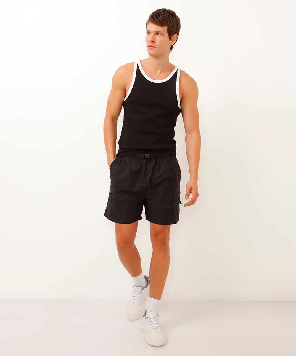 short texturizado com bolsos preto