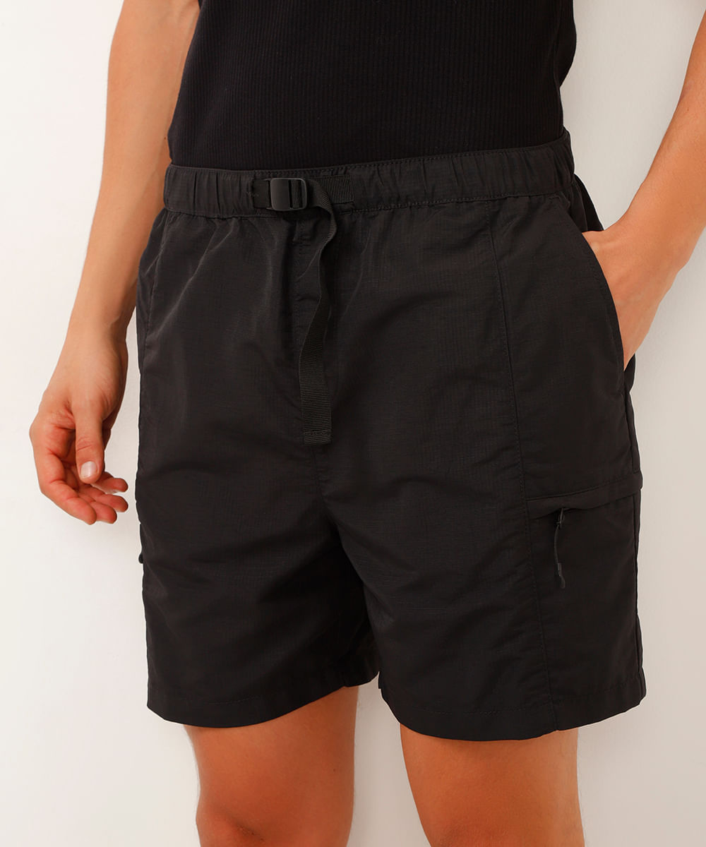 short texturizado com bolsos preto