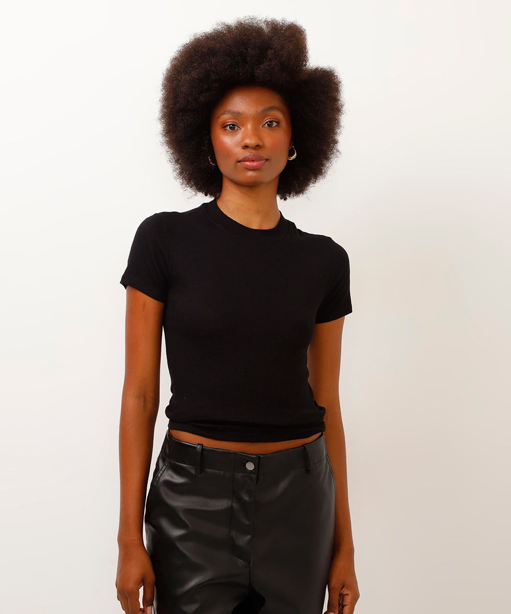 camiseta de viscose manga curta canelada preta