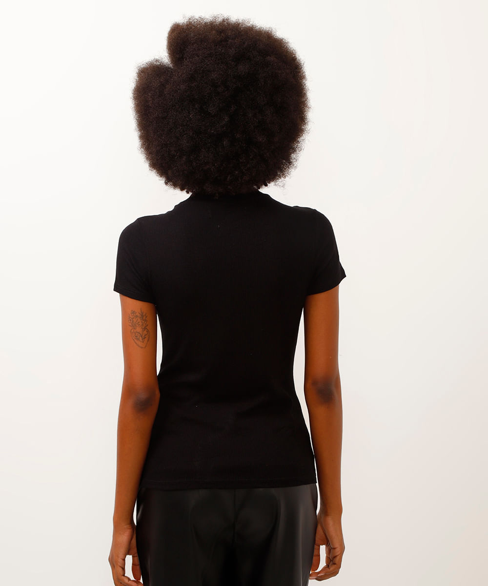 camiseta de viscose manga curta canelada preta