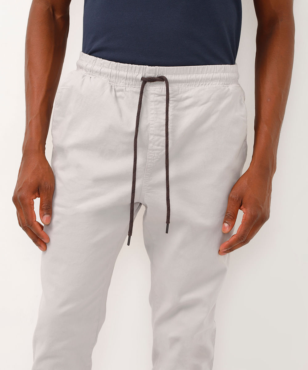 calça jogger slim de sarja amaciada com bolsos preto - cinza claro