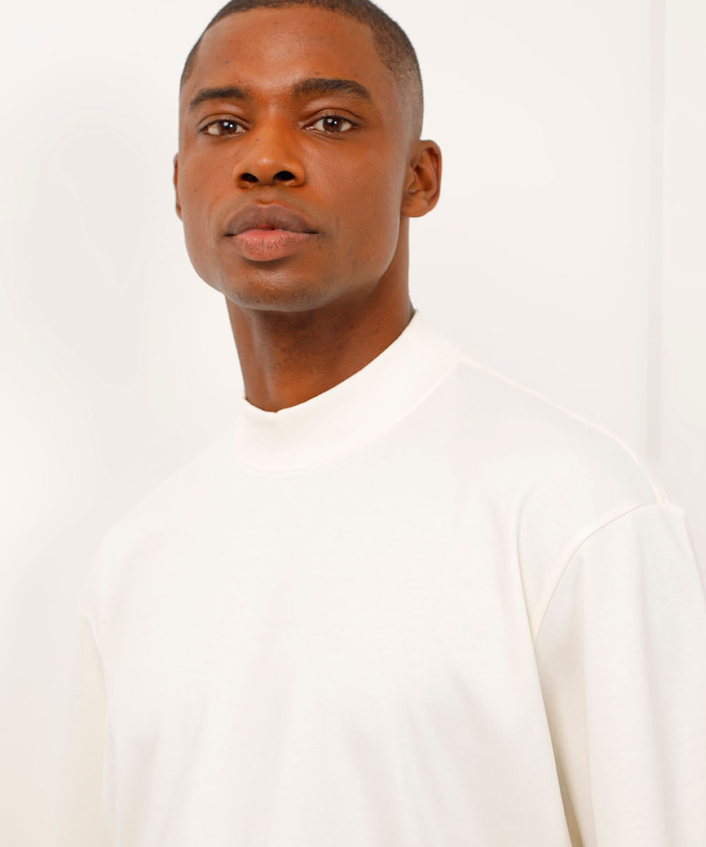 camiseta de algodão peruano gola alta branco