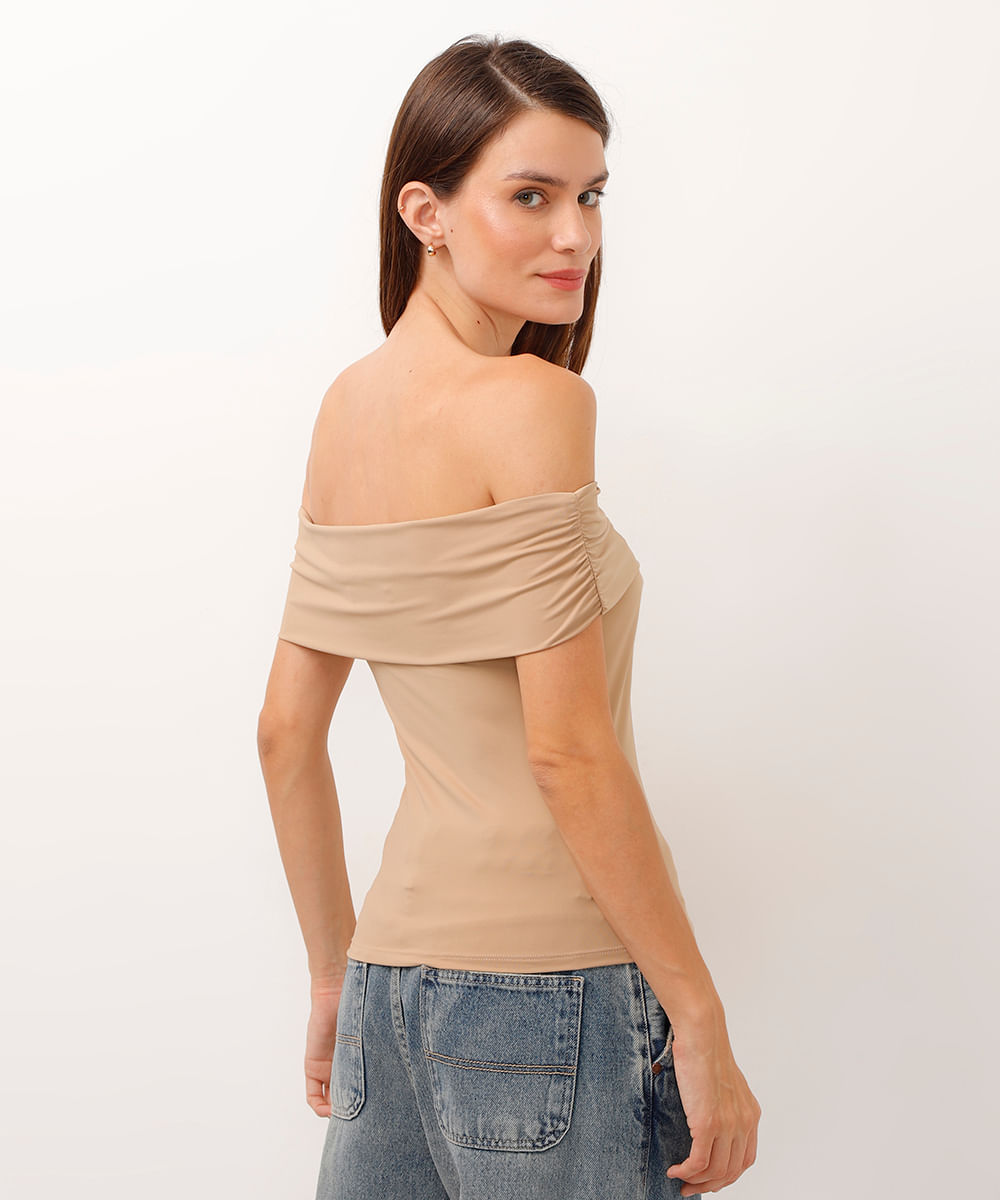blusa alongada ombro a ombro bege