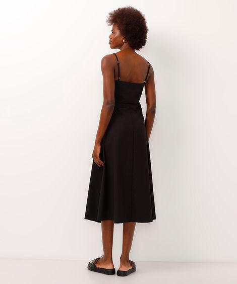 vestido midi evasê com drapeado preto