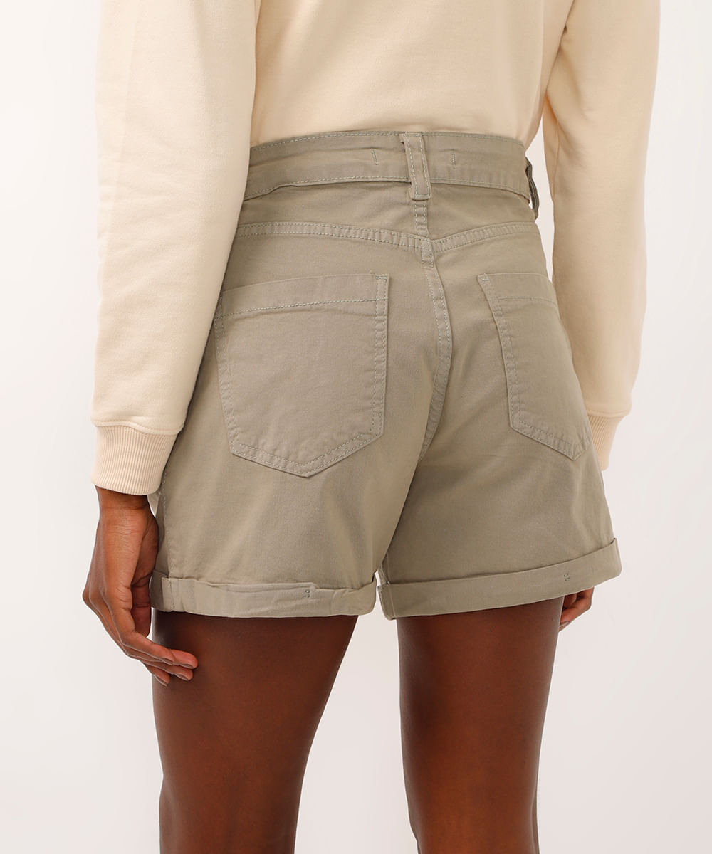 bermuda de sarja cintura alta com prega verde militar