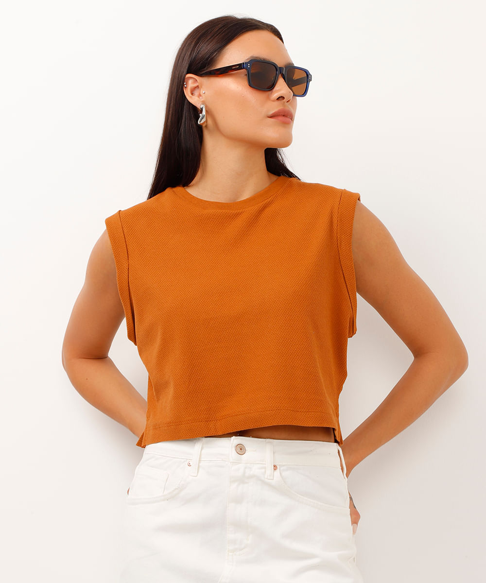 blusa cropped alça cavada texturizada marrom